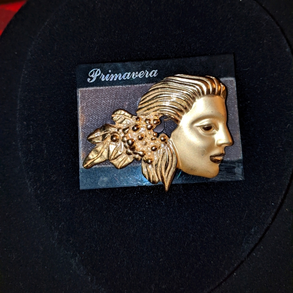 BEAUTIFUL VINTAGE HAWAIIAN WOMAN PRIMAVERA PIN